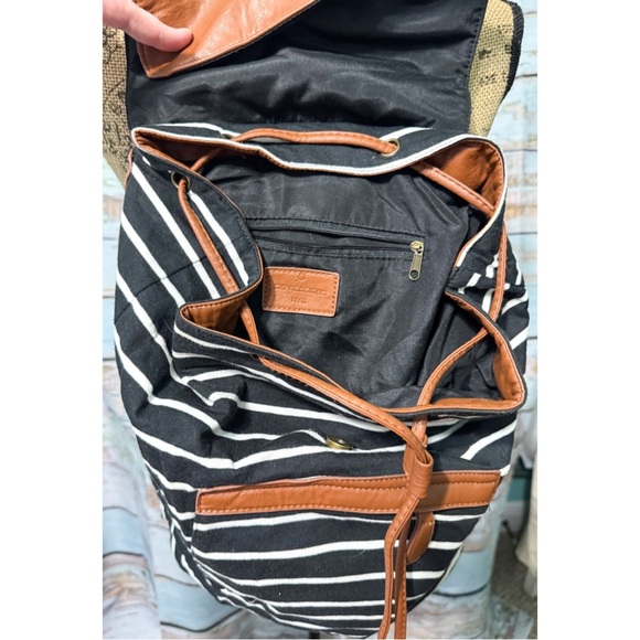 Backpack - Picture 4 of 4